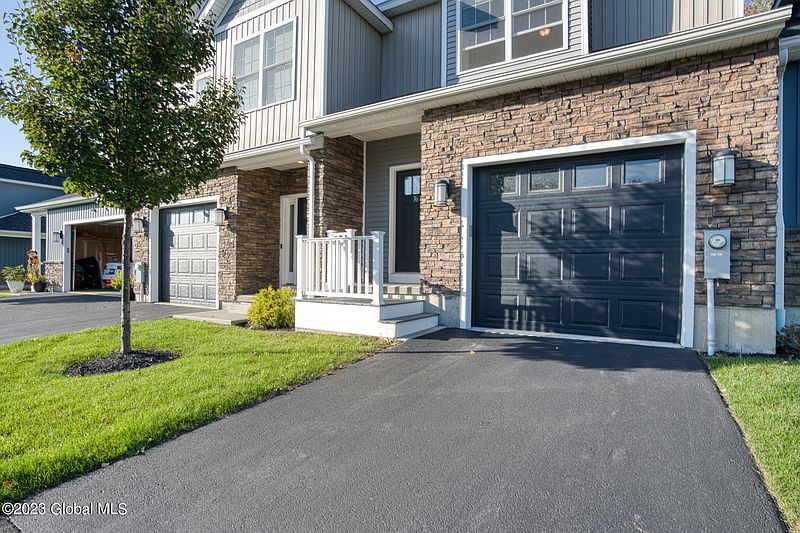 2nd image of 36 Stacey Way