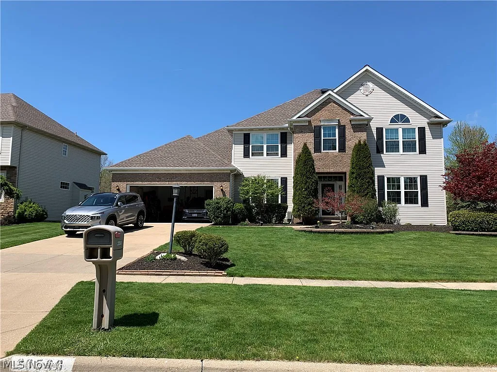 20500 Beechwood Ln photo 1