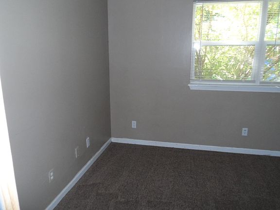 5th image of 41015 Oak Ave APT 4