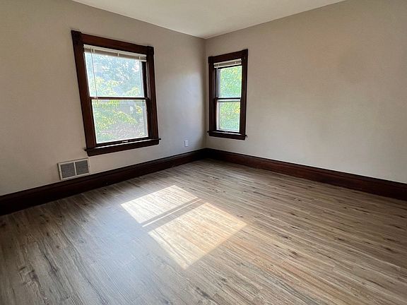 5th image of 719 Livingston Ave NE #2