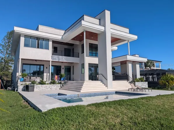 4441 Pompano Dr SE, St Petersburg, FL 33705