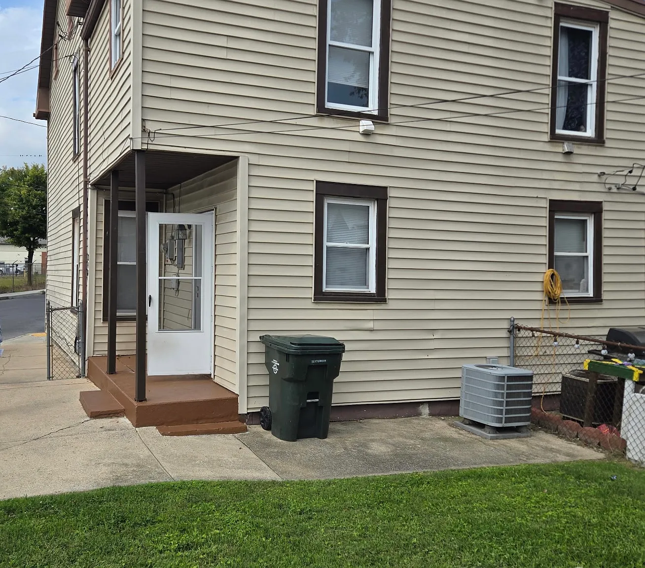 2 bed, 1200 sqft, $1,000 — Photo 2