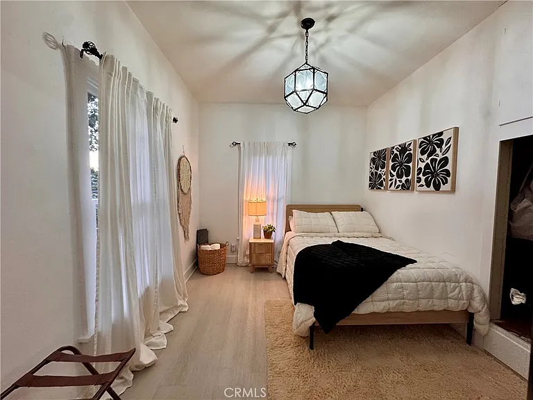 323 W 18th St #323 — Photo 14