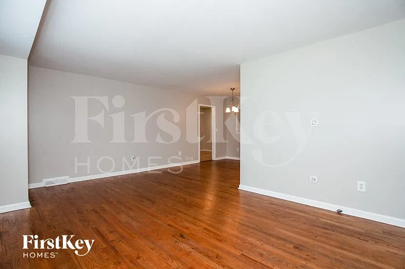 3 bed, 2.0 bath, 1347 sqft, $2,790 — Photo 3