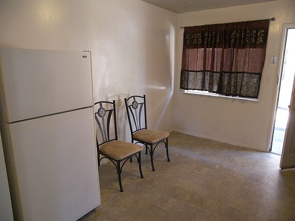 Eat-In Kitchen