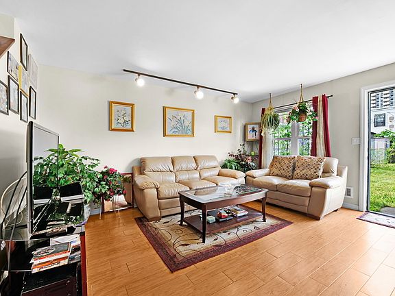 4th image of 2840 W 22nd St