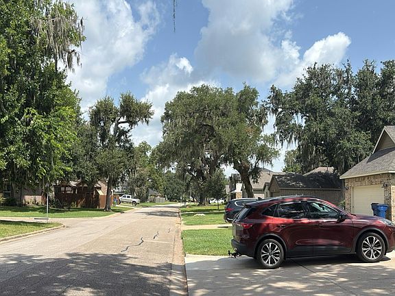 4th image of 2215 Lakewood Dr