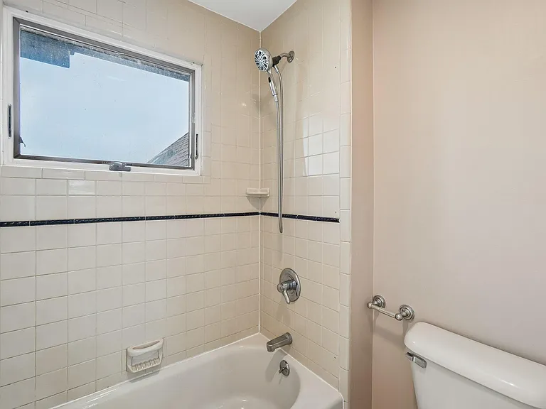 1819 Brookview Dr — Photo 55