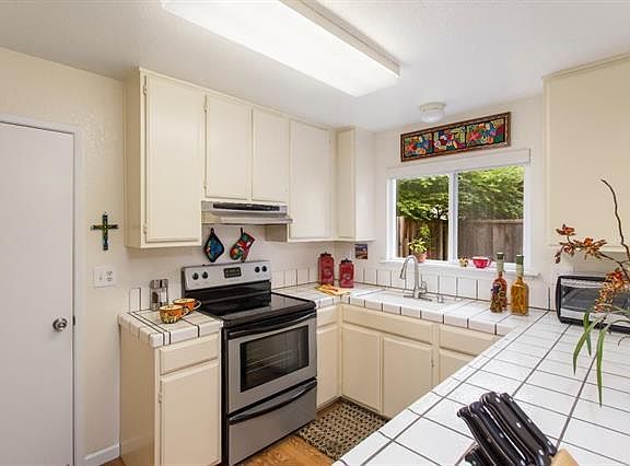 5th image of 114 Mission Dr