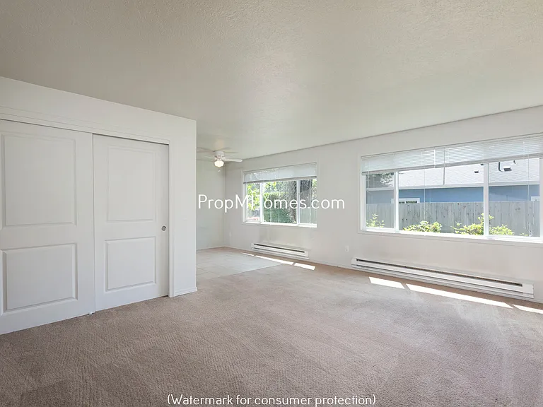15535 NE Glisan St #1 — Photo 2