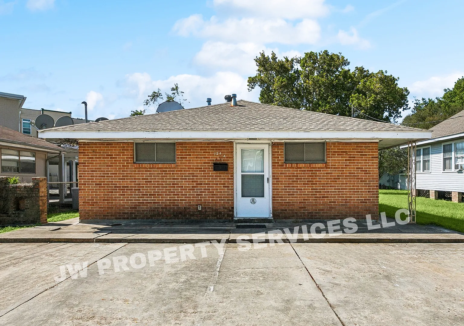 124 Lake Ave — Photo 1