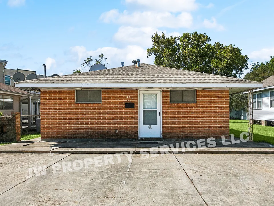 124 Lake Ave