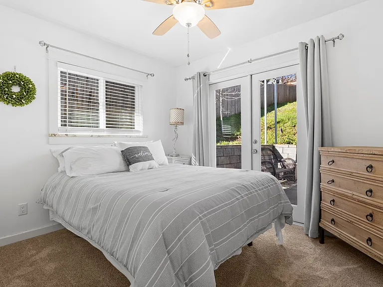740 Sterling St — Photo 10