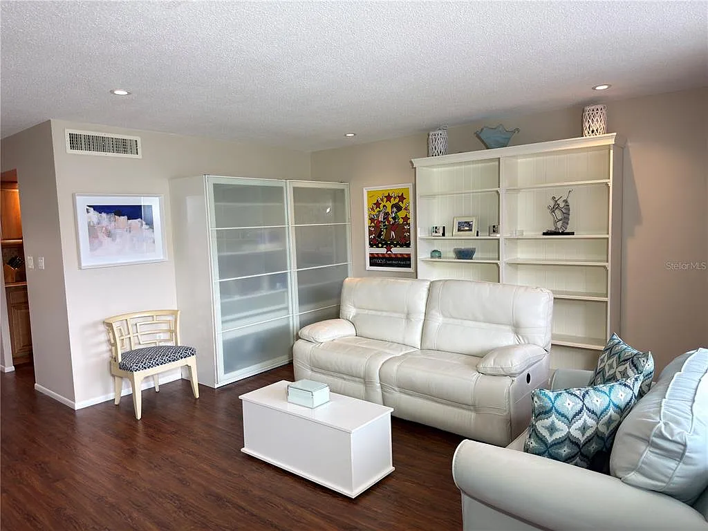 1 bed, 1.0 bath, 775 sqft, $1,599 — Photo 3