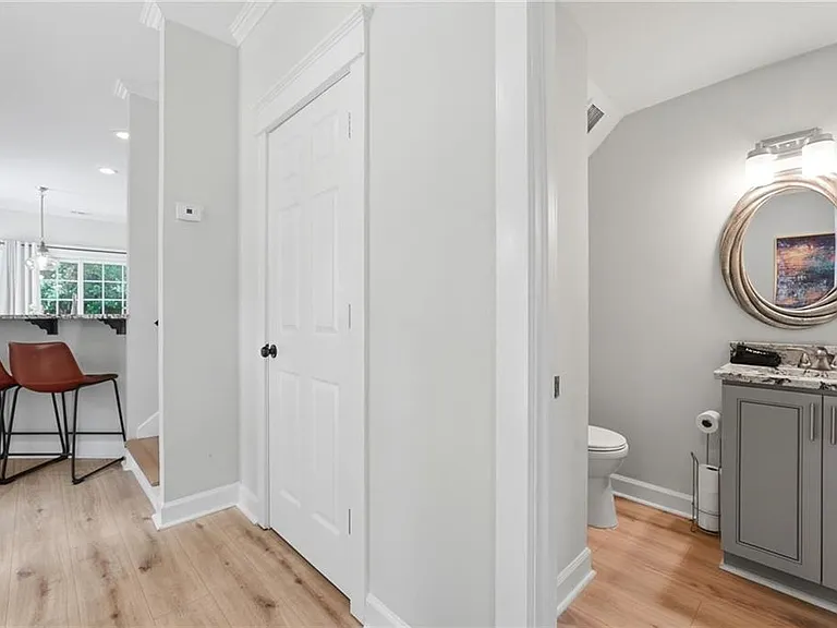 312 Glenwood Ave SE — Photo 8
