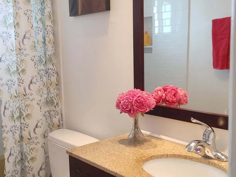 2261 E Evergreen St — Photo 5
