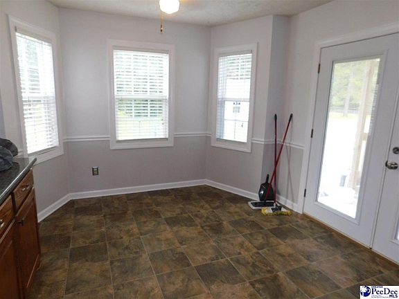 3rd image of 934 Kirby Farm Dr