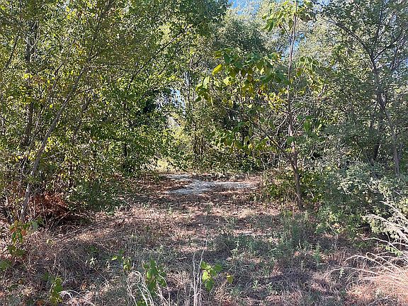 5th image of 1012 N Lake Rd