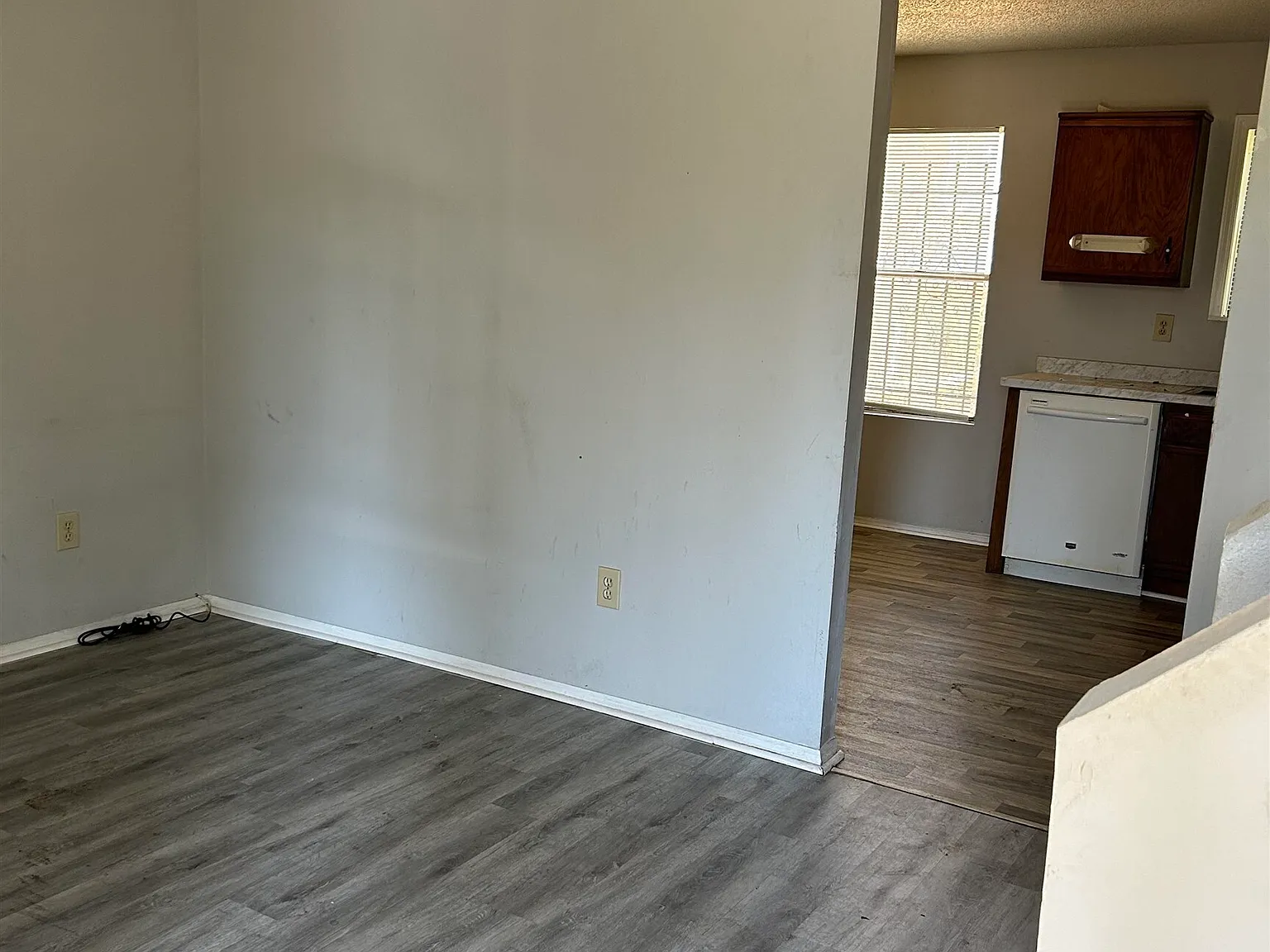 2 bed, 1.0 bath, 1260 sqft, $1,330 — Photo 3