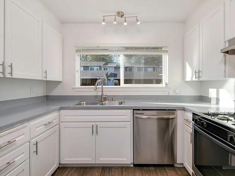 LSLV Lakeshore Lakeview — Photo 51