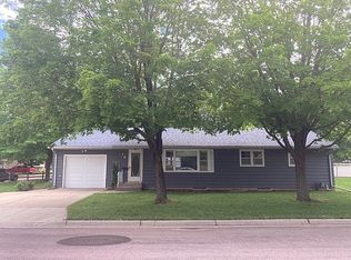 16 Circuit Dr, New Ulm, MN 56073