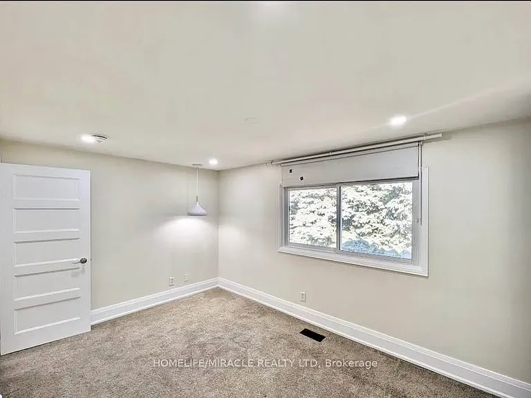 68 Briargate Dr — Photo 11