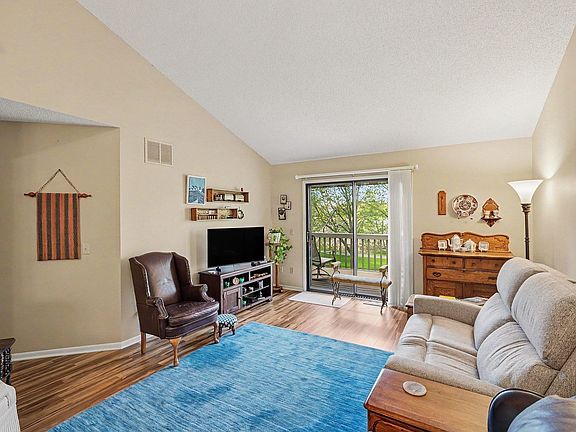 5th image of 4555 Niagara Ln N