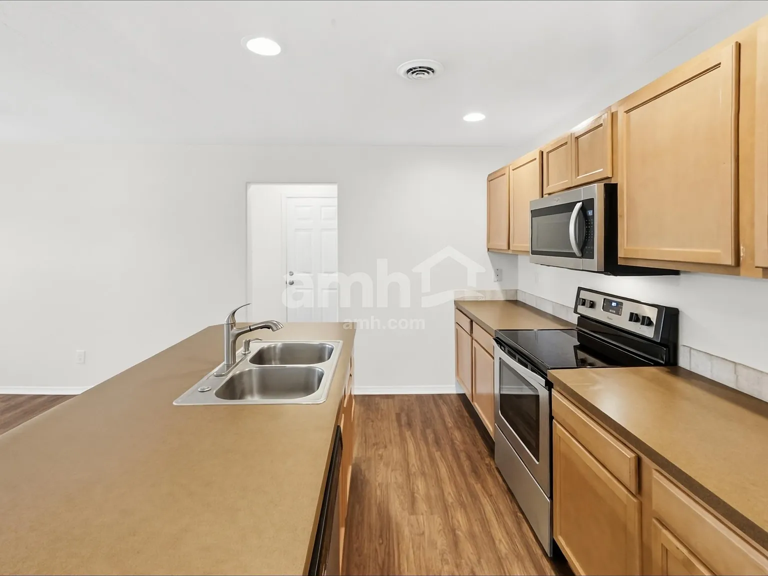 3 bed, 2.5 bath, 1751 sqft, $2,435 — Photo 4
