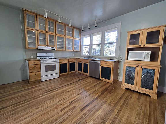 5th image of 163 S Bernard St