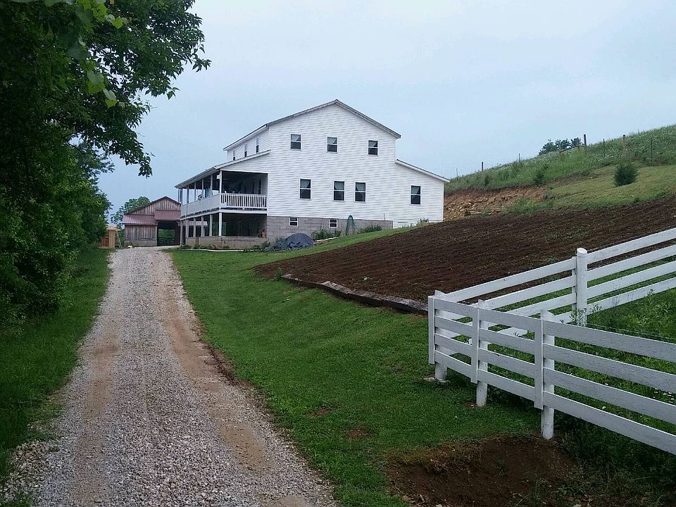 2nd image of 424 Doc Reeves Rd