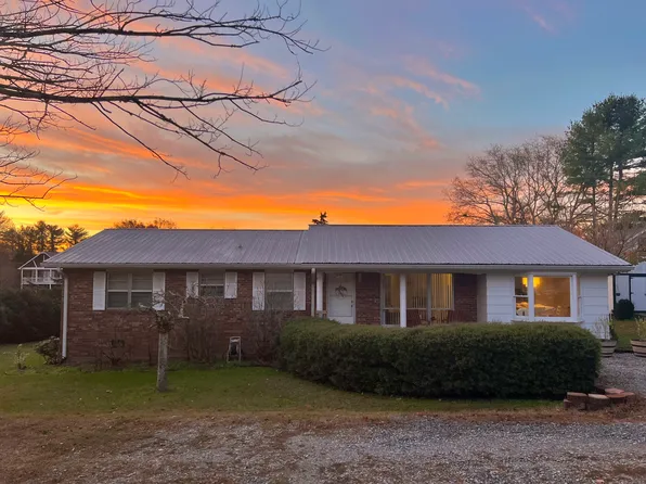 9926 Scenic Hwy, Lookout Mountain, GA 30750