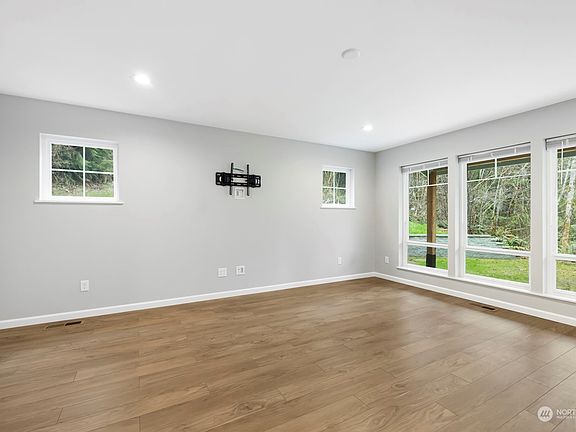 5th image of 190 NE Steelhead Drive S