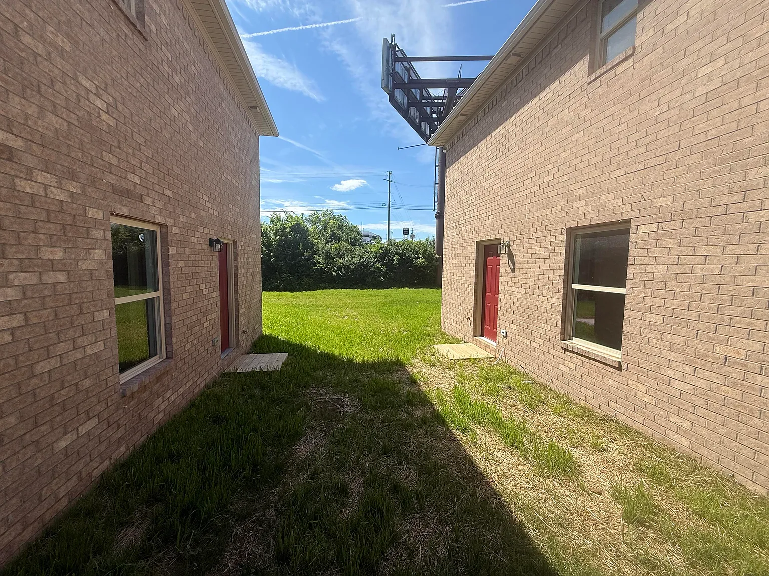 3 bed, 3.0 bath, 1300 sqft, $1,650 — Photo 4