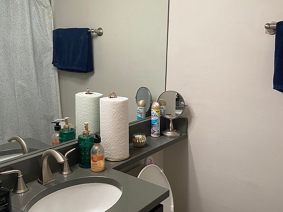 3rd image of 511-513 W Belmont Ave #272