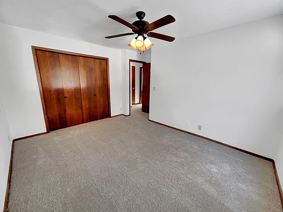 5th image of 12947 Taylor St NE