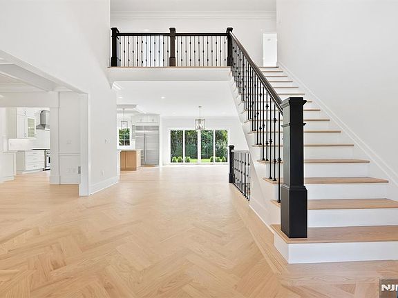 3rd image of 432 Glendale Road