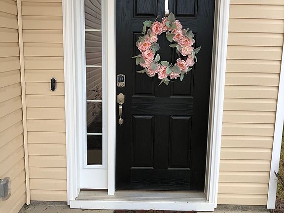 2nd image of 9917 Honeylocust Ln