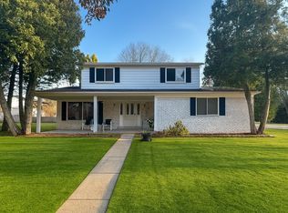 3674 Forge Dr, Troy, MI 48083