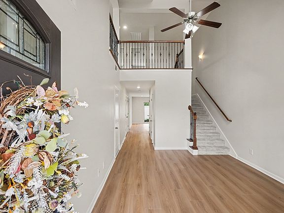 4th image of 114 Saxony Way