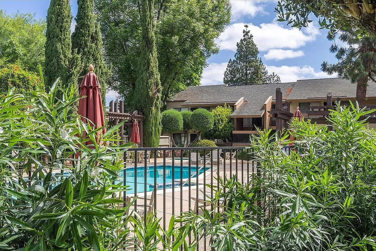 1 bed, 704 sqft, $4,000 — Photo 4