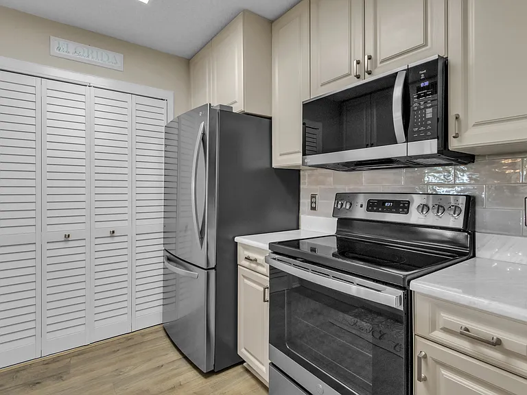 24 Plantation Dr #206 — Photo 3