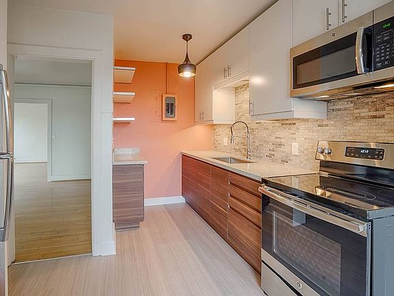 4th image of 845 Bellevue Pl E APT 302