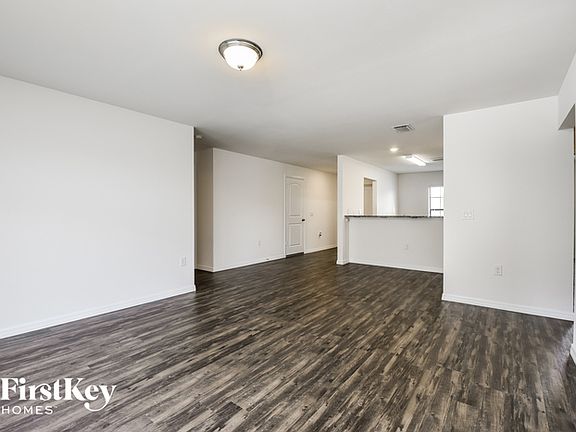 4th image of 223 Manasota St