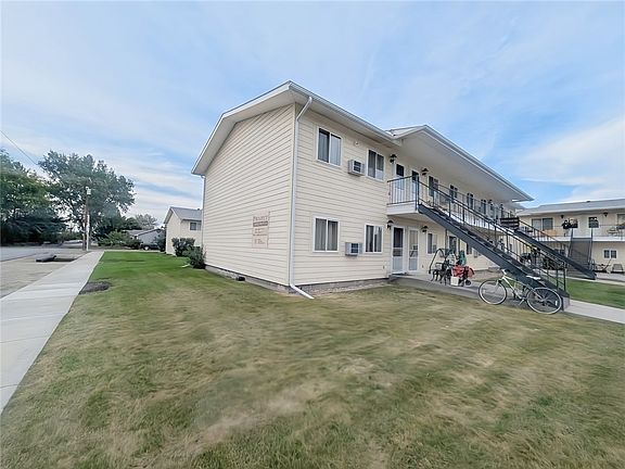 4th image of 2465 2nd St