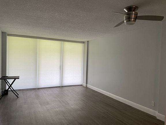 2nd image of 114 Royal Park Dr APT 2A
