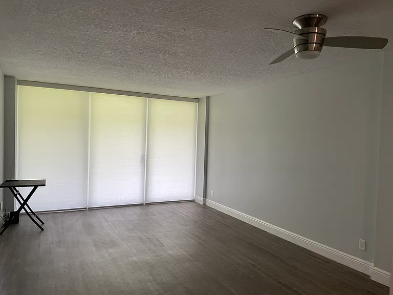 114 Royal Park Dr #2A — Photo 2