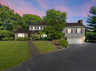 55 Devonshire Dr, Oak Brook, IL 60523