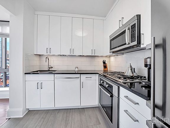 5th image of 300 E 64th St APT 14C
