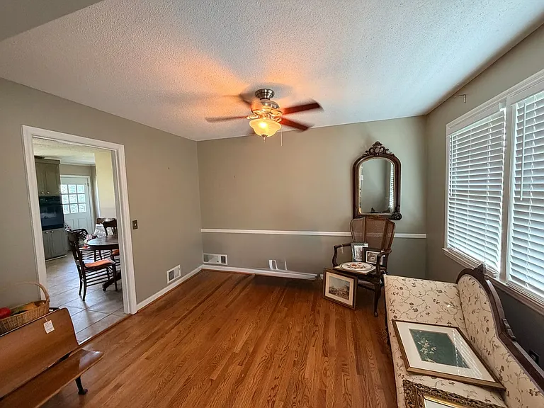839 Malibu Dr — Photo 5