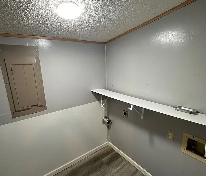 2712 Girard St — Photo 16